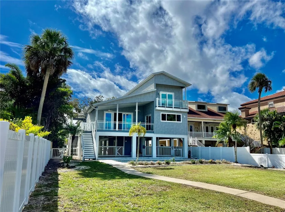 5517 Manatee Point Dr